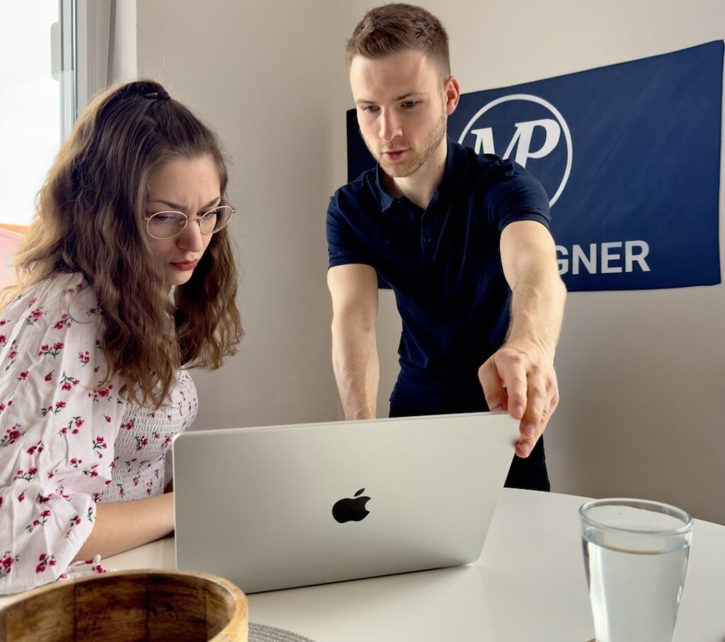 Grundlagen SEO für Unternehmen: So wird Ihre Website sichtbar & erfolgreich 10 Team von MP-Webdesign - Professionelle Website erstellen lassen